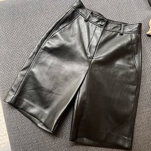 Aritzia Babaton faux leather shorts 00